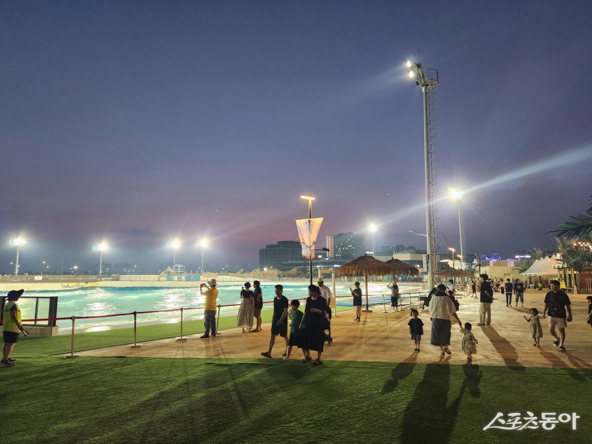 지난 2024년 야간 개방한 웨이브파크 전경. 사진제공|시흥시