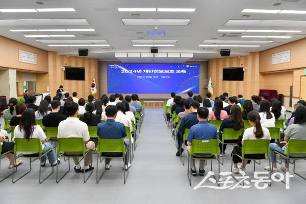 영주시가 2024년 공공기관 개인정보보호 교육을 받고 있는 모습. 사진제공 |영주시