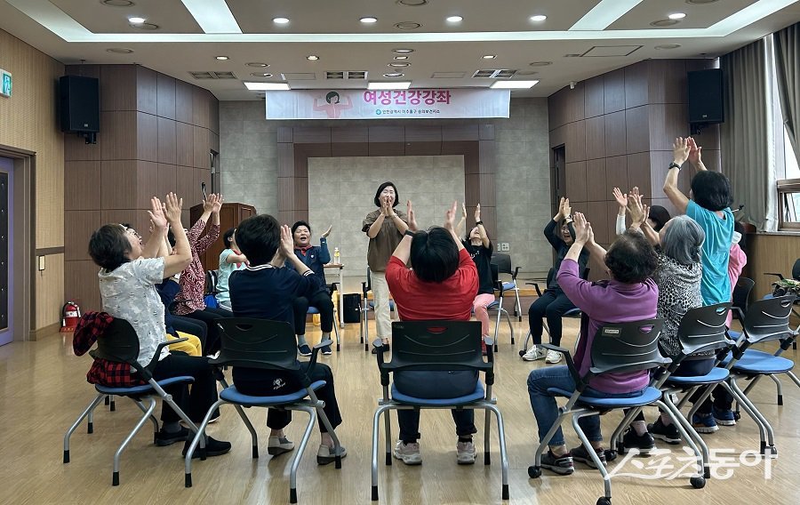 인천 숭의보건지소, 중·노년 여성 대상 ‘여성 건강 강좌’를 운영한다. 사진제공｜인천 미추홀구청