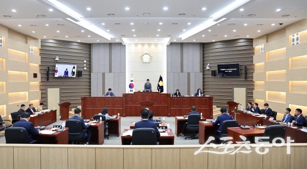 성주군의회의 제289회 임시회 모습. 사진제공ㅣ성주군의회