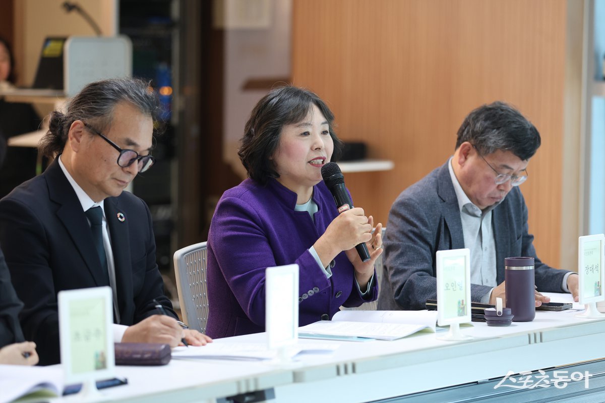 발언 중인 오인열 의장(가운데). 사진제공|시흥시의회