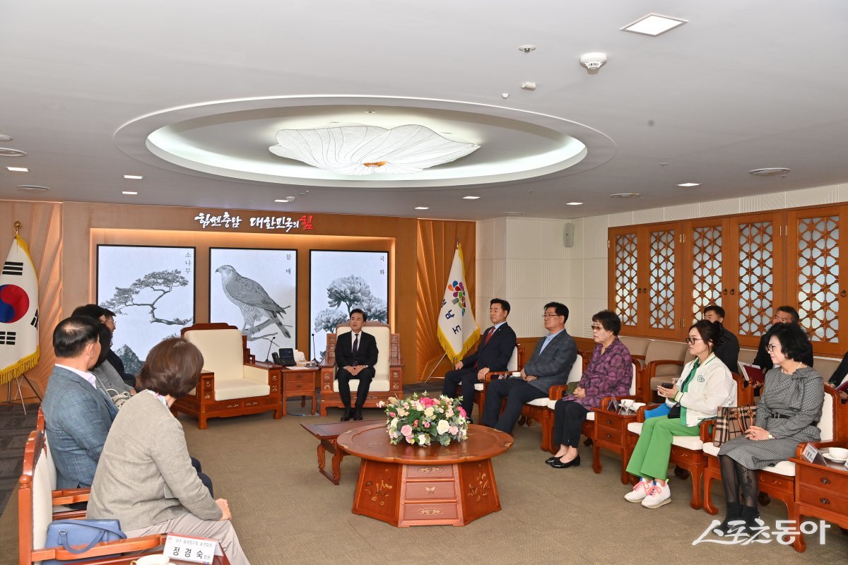 충청남도와 미주 충청향우회가 도내 재미동포 유치 및 안정적인 정착을 위한 교류·협력 방안을 모색하고, 맞춤형 프로그램 발굴에 적극적으로 협력하기로 했다(회의 모습). 사진제공｜충남도