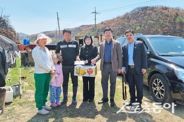 베트남 대사관, 베트남 결혼이주여성 산불 피해 가구 방문. 사진제공 l 청송군