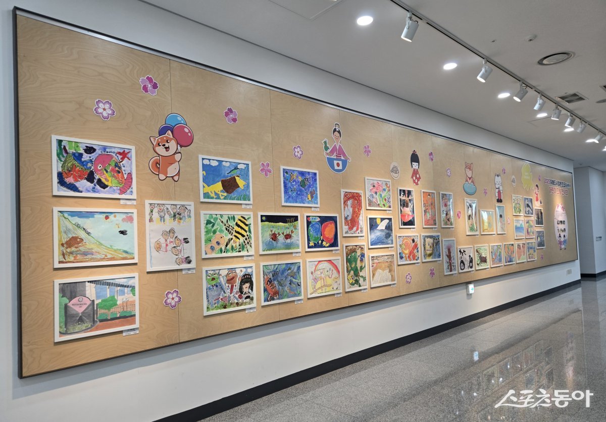 일본 조요시 어린이들의 미술작품이 전시되어 있다.  사진제공 ㅣ 경산시