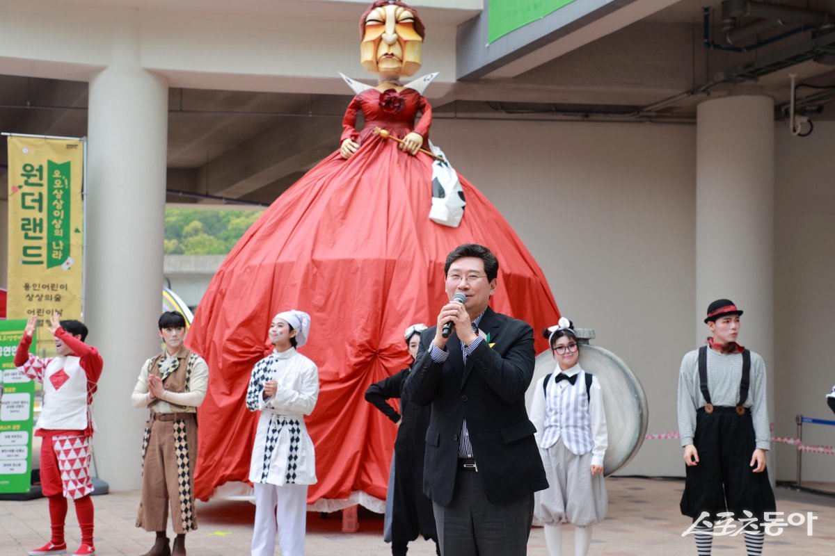 지난 5일 용인어린이상상의숲에서 이상일 시장이 축사를 하고 있다. 사진제공｜용인시