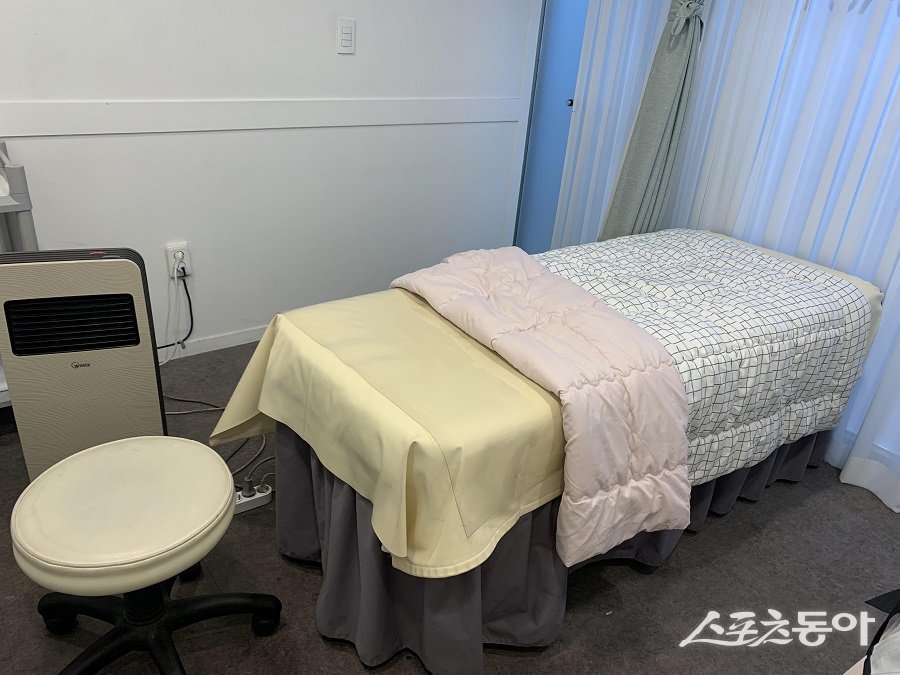 대전시가 지난 3월부터 약 2개월간 피부 관리, 속눈썹, 네일아트 등 미용업소를 대상으로 집중적인 기획 수사를 실시한 결과, 관련 법규를 위반하고 불법 영업을 해온 6개 업소를 적발했다(단속 모습). 사진제공|대전시