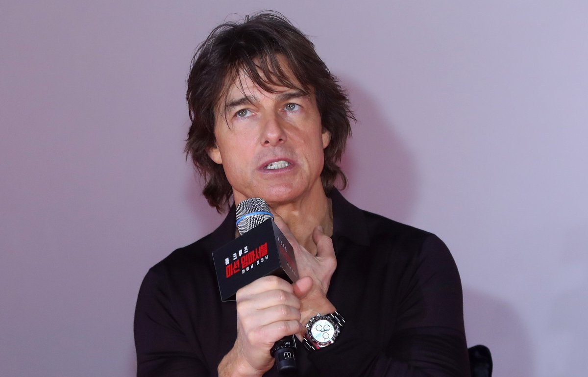 [서울=뉴시스] 김혜진 기자 = 톰 크루즈가 8일 오후 서울 송파구 롯데시네마 월드타워에서 열린 영화 ‘미션 임파서블: 파이널 레코닝’ 프레스 컨퍼런스에서 인사말을 하고 있다.  78회 칸 국제영화제 초청으로 화제를 모으는 첩보 액션 블록버스터의 마스터피스 ‘미션 임파서블’ 시리즈의 8번째 작품 ‘미션 임파서블: 파이널 레코닝’은 인류 전체를 위협하는 절체절명의 위기 속에 내몰린 ‘에단 헌트’(톰 크루즈)와 IMF 팀원들이 목숨을 걸고 모든 선택이 향하는 단 하나의 미션에 뛰어드는 이야기로 오는 17일 개봉한다. 2025.05.08. jini@newsis.com