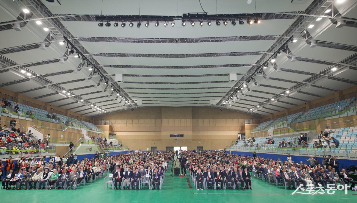 남양주시는 8일 남양주체육문화센터에서 어버이날 기념행사를 하고 있다.  사진제공ㅣ남양주시 