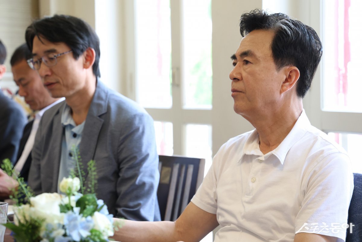 김 지사는 9일(현지시간) 주싱가포르 대한민국 대사관을 방문해 홍진욱 대사와 면담을 갖고, 현지 경제 동향과 시장 진출 전략에 대해 의견을 교환했다. 사진제공｜충남도