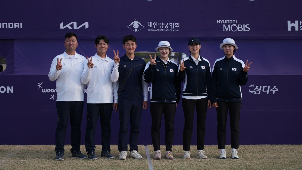 ‘세계 최강’ 양궁국가대표팀이 올해 첫 월드컵대회인 2025현대양궁월드컵 상하이 2차대회에서 리커브 전 종목 싹쓸이에 성공했다. 남자부 김우진, 이우석, 김제덕과 여자부 강채영, 안산, 임시현(왼쪽부터) 등이 고루 세계 정상급 기량을 펼친 덕분이다. 사진제공|대한양궁협회