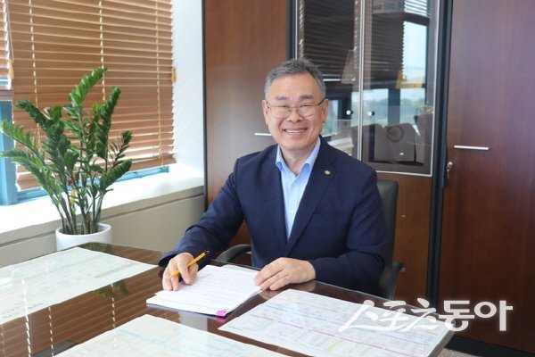 경북신용보증재단 김중권 이사장이 경기 침체에 어려움을 겪고 있는 소상공인과 자영업자들의 실질적 금융지원을 위해 노력하고 있다. 사진제공 ㅣ 경북신용보증재단