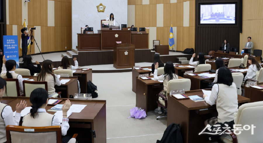 인천 연수구의회, 첫 주도형 청소년의회교실 개최하여 진행 중이다. 사진제공|인천 연수구의회