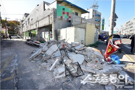 지난 2017년 11월 15일 포항에서 발생한 규모 5.4 지진으로 시내가 온통 쑥대밭으로 변한 포항시 북구 흥해읍. 사진제공ㅣ포항지진 범시민대책본부