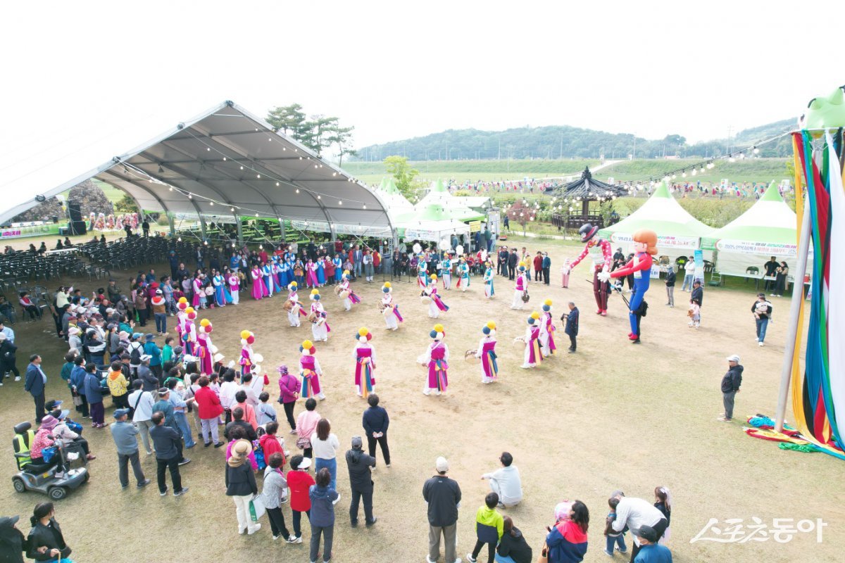 지난 10일부터 11일까지 전남 영광군 군남면 지내들 돌탑공원에서 개최된 제11회 영광찰보리 축제. 사진제공=조영민 기자