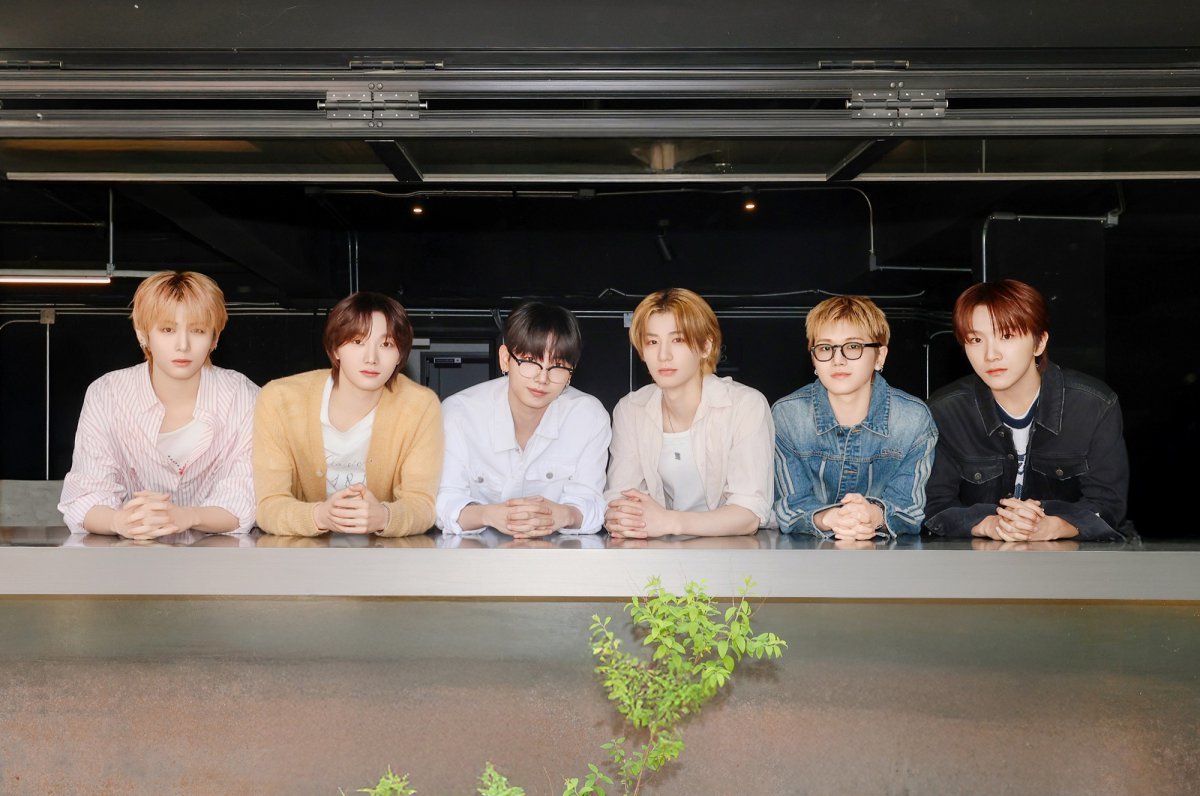 “언젠가 ‘국민 아이돌’이라 불리고 싶다”는 바람은 이미 실현 단계에 접어든 분위기. 올해 ‘첫 유행가’의 주역 ‘오늘만 아이 러브 유’의 보이넥스트도어가 13일 새 앨범 ‘노 장르’를 내놨다. 사진제공|KOZ엔터테인먼트