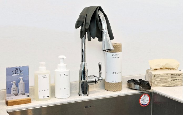 ‘생공적인 오피스어택’은 기업에서 사용하는 생활용품을 패키지 형태로 2주간 무료로 협찬해주는 캠페인이다. 최근 기업들의 관심과 참여가 늘면서 재구매 횟수도 늘고 있다. 사진제공|생활공작소