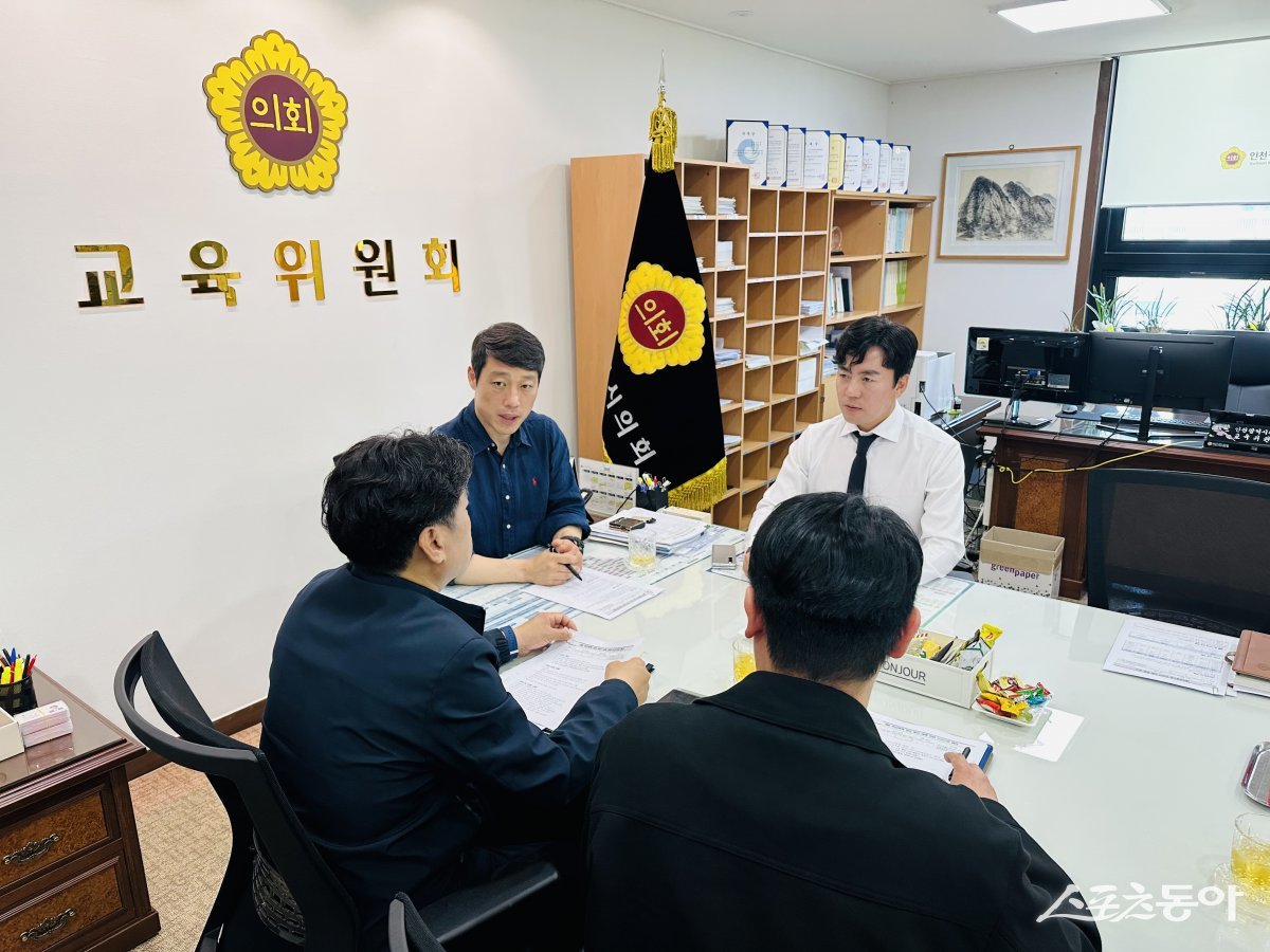 인천광역시의회 교육위원회 이용창 위원장(국민의힘·서구2)은 지난 14일, 최근 SNS에서 급속도로 확산된 여중생 학교폭력 영상 사건과 관련해 인천시교육청과 긴급 현안 간담회를 개최했다. 사진제공｜인천시의회