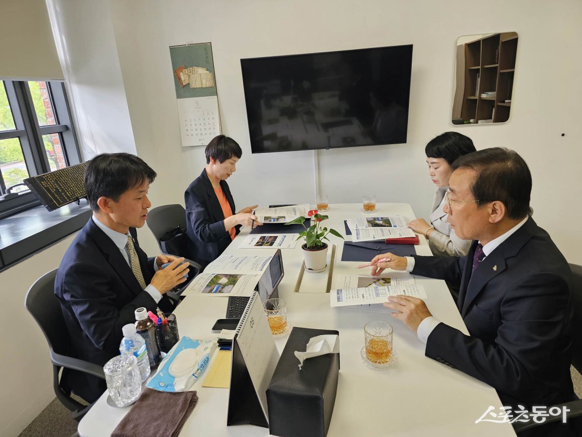 김문근 단양군수는 지난 14일 문화체육관광부 용호성 제1차관과의 면담을 통해 단양군의 주요 현안사업 5건을 2025년도 정부 예산에 반영해 줄 것을 공식 건의했다(김문근 군수). 사진제공|단양군