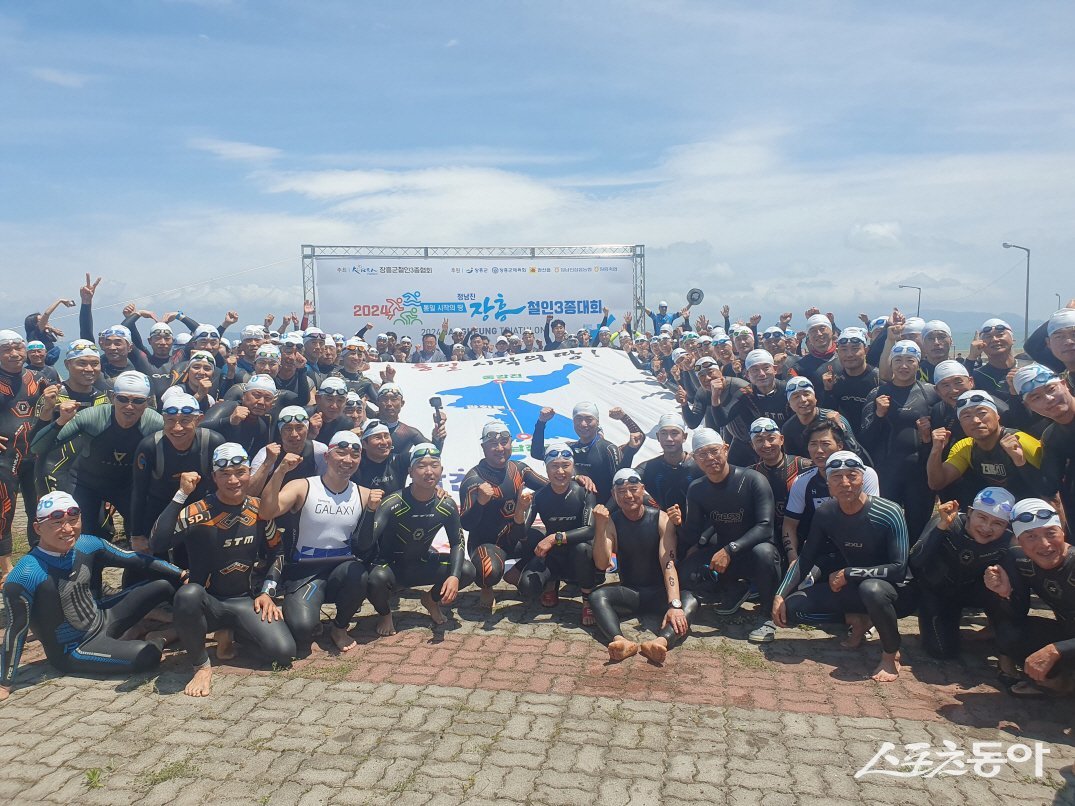장흥군이 오는 17일 관산읍 삼산방조제 일원에서 철인3종 스포츠 팬들의 기대 속에 ‘2025 정남진 장흥 전국 철인3종대회’를 성대하게 개최한다. 사진제공=장흥군