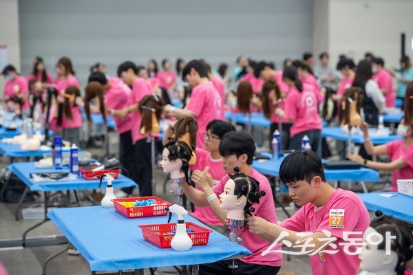 제12회 대구국제뷰티엑스포에서 미용기능경기대회가 진행되고 있다. 사진제공 ㅣ 대구시