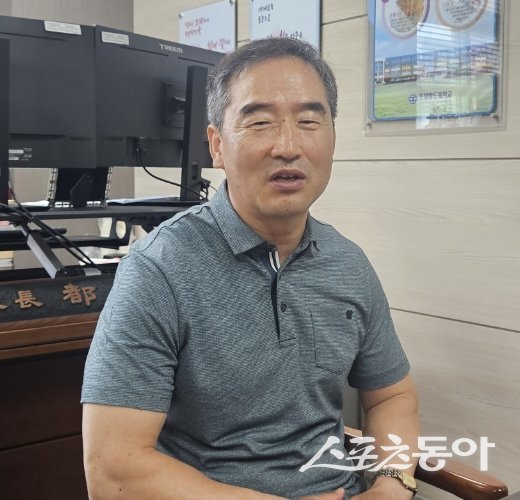 도주호 포항항도중학교 교장이 제54회 전국소년체전 출전 선수들에게 응원의 메시지를 전하고 있다. 사진제공|정다원 기자