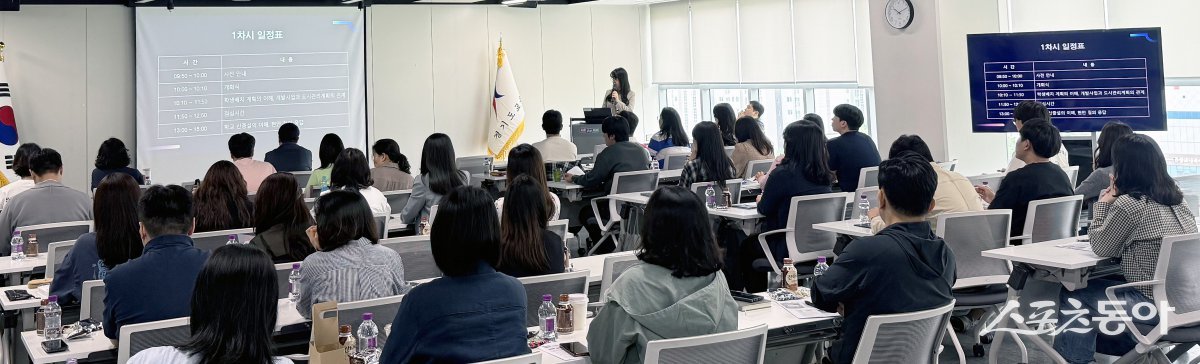 17일 열린 첫 강의는 경기도 광주하남교육지원청 전찬진 팀장이 맡아, 실무 경험을 바탕으로 한 실제 사례 중심의 전략과 행정 쟁점 해소 방안을 공유해 참가자들의 높은 호응을 얻었다. 사진제공｜경기교육청