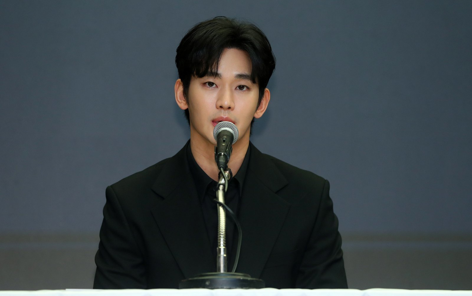 김수현 변호사 “군 복무 중 다른 연인 있었다…당시 故김새론과 교제 안해”
