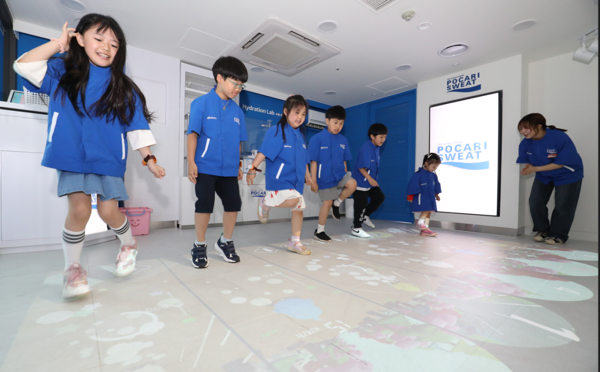 키자니아 ‘포카리스웨트 수분 연구소’에 초청된 임직원 자녀들. 사진제공|동아오츠카