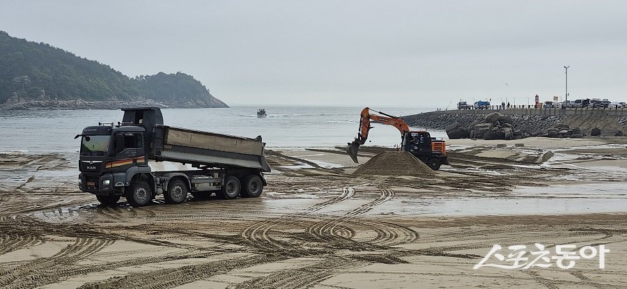 인천 중구, 여름철 관광객 맞이 위한 을왕리 해수욕장 양빈사업을 진행하고 있다. 사진제공|인천 중구청