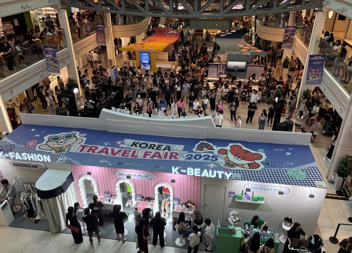 싱가포르 쇼핑몰 ‘플라자 싱가푸라’에서 진행한 한국관광공사의 ‘K-관광로드쇼’ 행사장 사진제공|한국관광공사