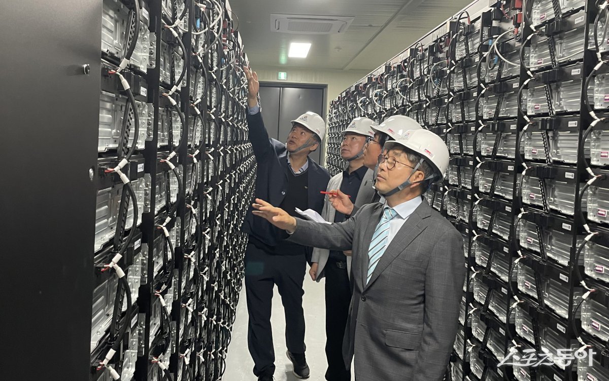 에너지저장장치 설비 현장점검 모습. 사진제공=전남도