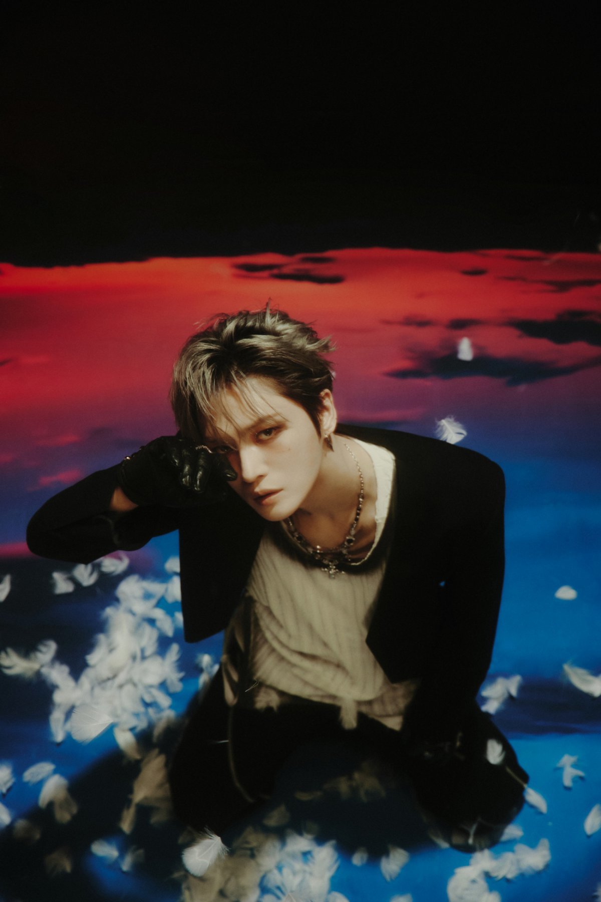 가수 겸 배우 김재중이 새 앨범 ‘Beauty in Chaos’로 발매와 동시에 홍콩 아이튠즈 1위를 차지했다. 강렬한 록 사운드부터 감성적인 록 발라드까지, 한계 없는 음악 스펙트럼으로 혼돈 속 아름다움을 그려냈다.  사진 제공 | 인코드엔터테인먼트