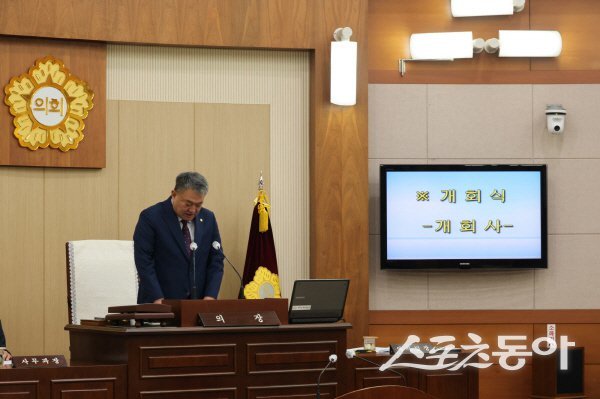 권영준 봉화군의회 의장이 제271회 임시회서 개회사를 하고 있다. 사진제공 ㅣ 봉화군의회