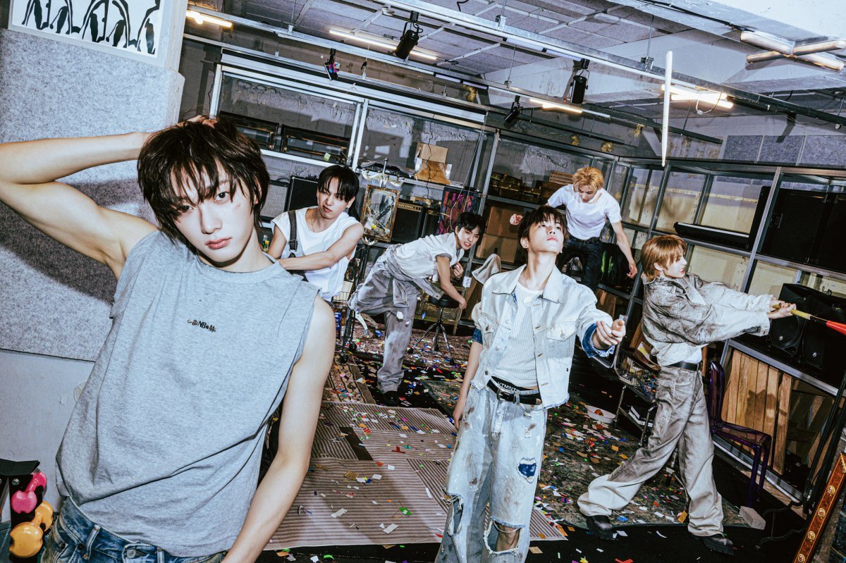 보이넥스트도어가 미니 4집 ‘No Genre’로 일본 오리콘과 빌보드 차트를 석권하며 자체 최고 기록을 세웠다. 데뷔 2년 차에 벌써 두 번째 밀리언셀러 달성으로 높은 성장세를 보인다. 사진 제공 | KOZ 엔터테인먼트