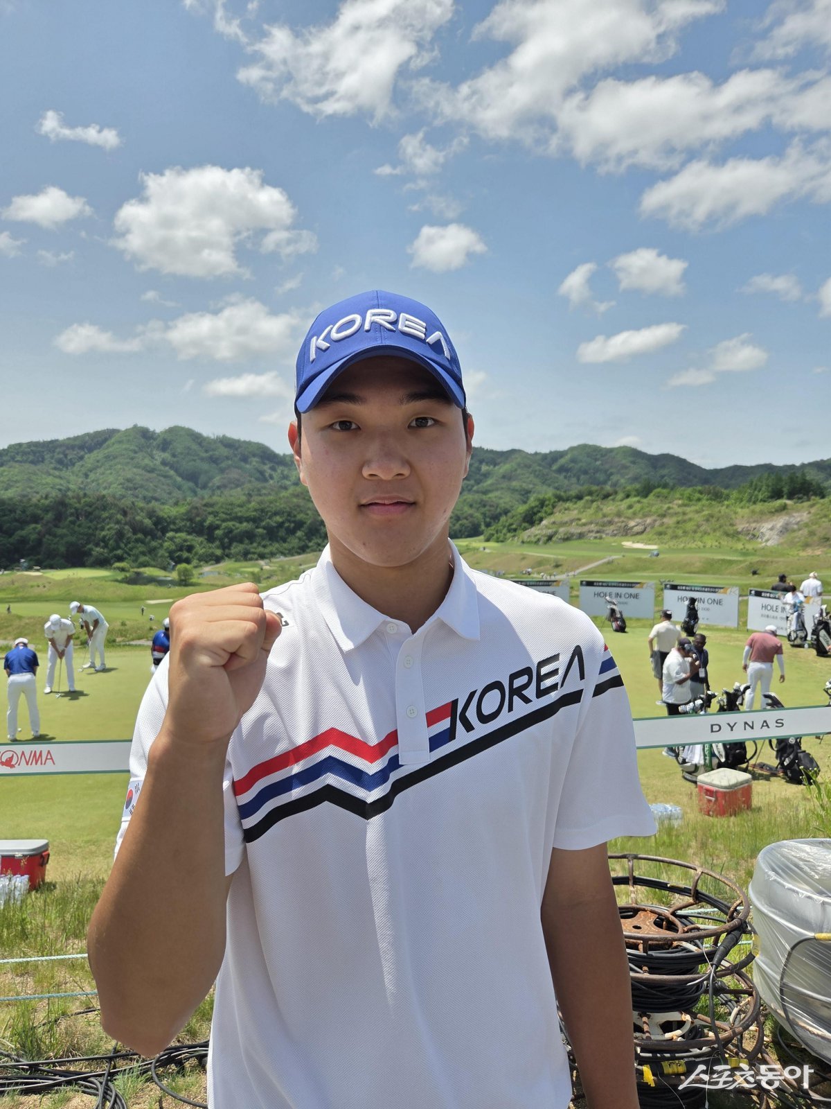 국가대표 김민수가 22일 한국오픈 1라운드를 3언더파로 마친 뒤 주먹을 불끈 쥐고 선전을 다짐하고 있다. 김도헌 기자