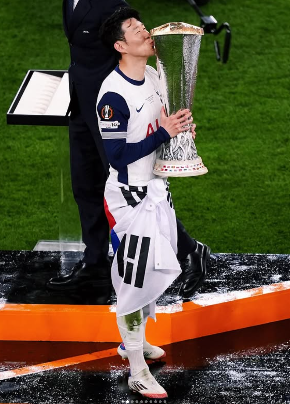 손흥민과 박서준은 스포츠계와 연예계를 잇는 대표적인 절친으로 알려져있다. 박서준은 손흥민이 출연하는 다큐멘터리에 유일한 연예인으로 등장했고, 지난 2023년 축구선수로 열연한 영화 ‘드림’ 인터뷰 당시 “손흥민은 월드클래스가 맞다”며 둘의 특별한 우정을 과시하기도 했다. 사진출처 | 손흥민 인스타그램