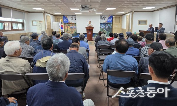 청도군 매전면 유도회 정기총회에서 김하수 청도군수가 인사말을 하고 있다. 사진제공 ㅣ 청도군