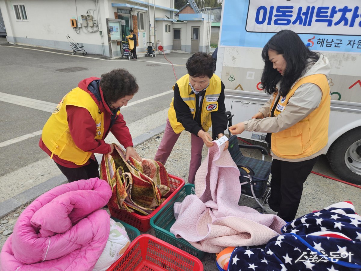 해남군 빨래봉사. 사진제공=전남도