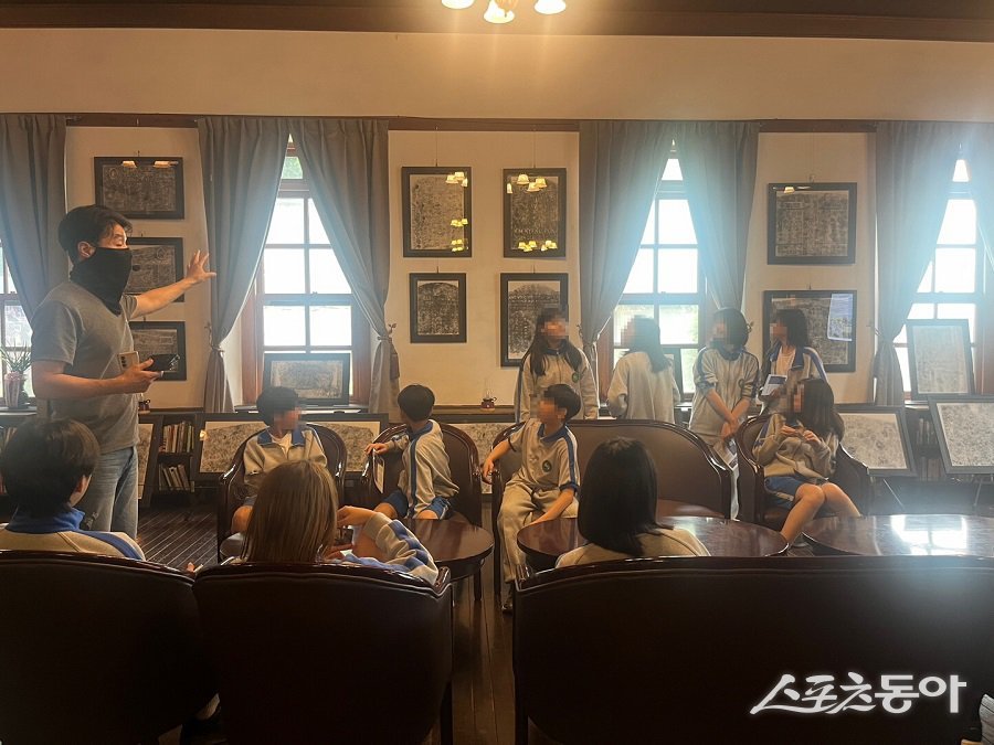 인천 중구, 청소년들 인천 개항장 일대에서 레저·관광 분야 진로를 탐색해 시간을 가졌다. 사진제공|인천 중구청