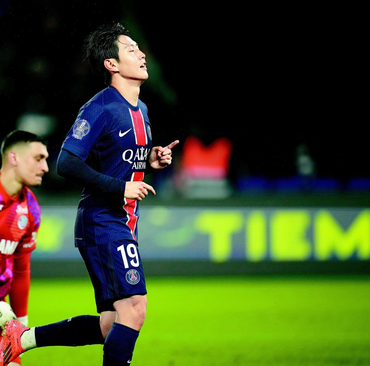 PSG에서 자리잡지 못한 이강인은 요즘 ‘언해피’다. 마침 잉글랜드 클럽 이외에도 나폴리를 비롯한 이탈리아 세리에A 빅클럽들이 관심을 갖고 있는 정황이 포착돼 새 행선지에 대한 기대감이 크다. 사진출처｜PSG 페이스북