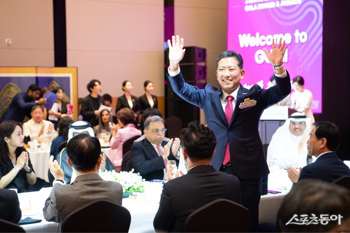 지난 25일 호텔금오산에서 열린 아시아육상연맹(AA) 갈라디너 행사장에서 대회 공동조직위원장인 김장호 구미시장이 참석한 내빈들에게 인사하고 있다. 사진제공ㅣ구미시