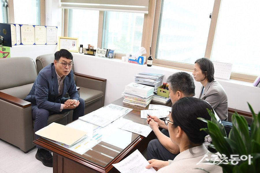 인천 미추홀구의회 김태계 복지건설위원장은 ‘돌봄통합지원법’ 시행에 대비한 간담회를 개최했다. 사진제공｜인천 미추홀구의회