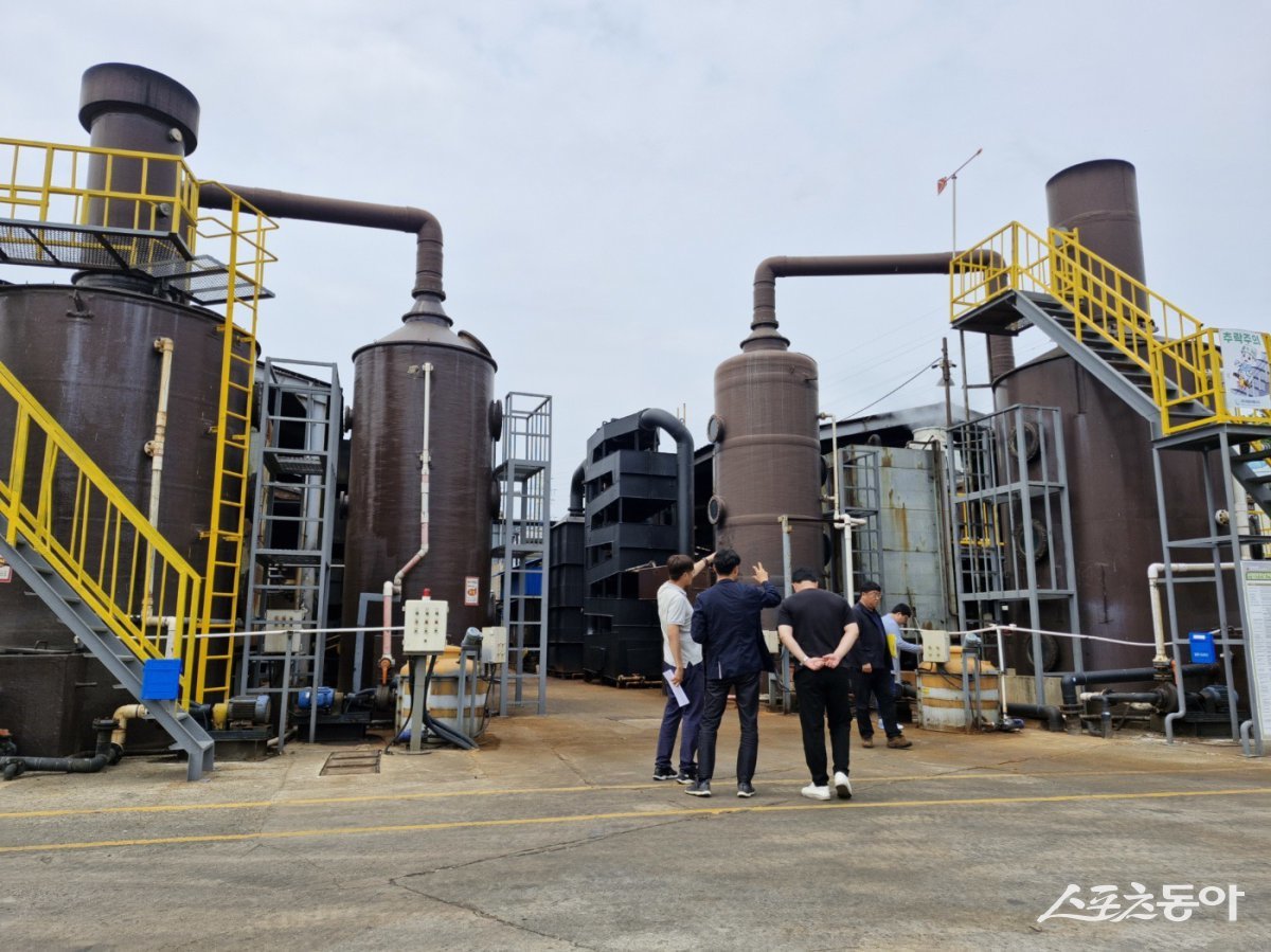 영광군이 최근 군서농공단지 악취실태조사를 실시했다. 사진제공=영광군