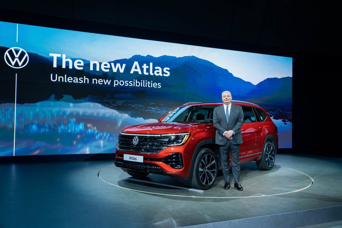 틸 셰어(Till Scheer) 폭스바겐그룹코리아 대표이사 사장이 국내에서는 최초로 선보이는 대형 SUV ‘신형 아틀라스’를 소개하고 있다. 사진제공 |폭스바겐그룹코리아