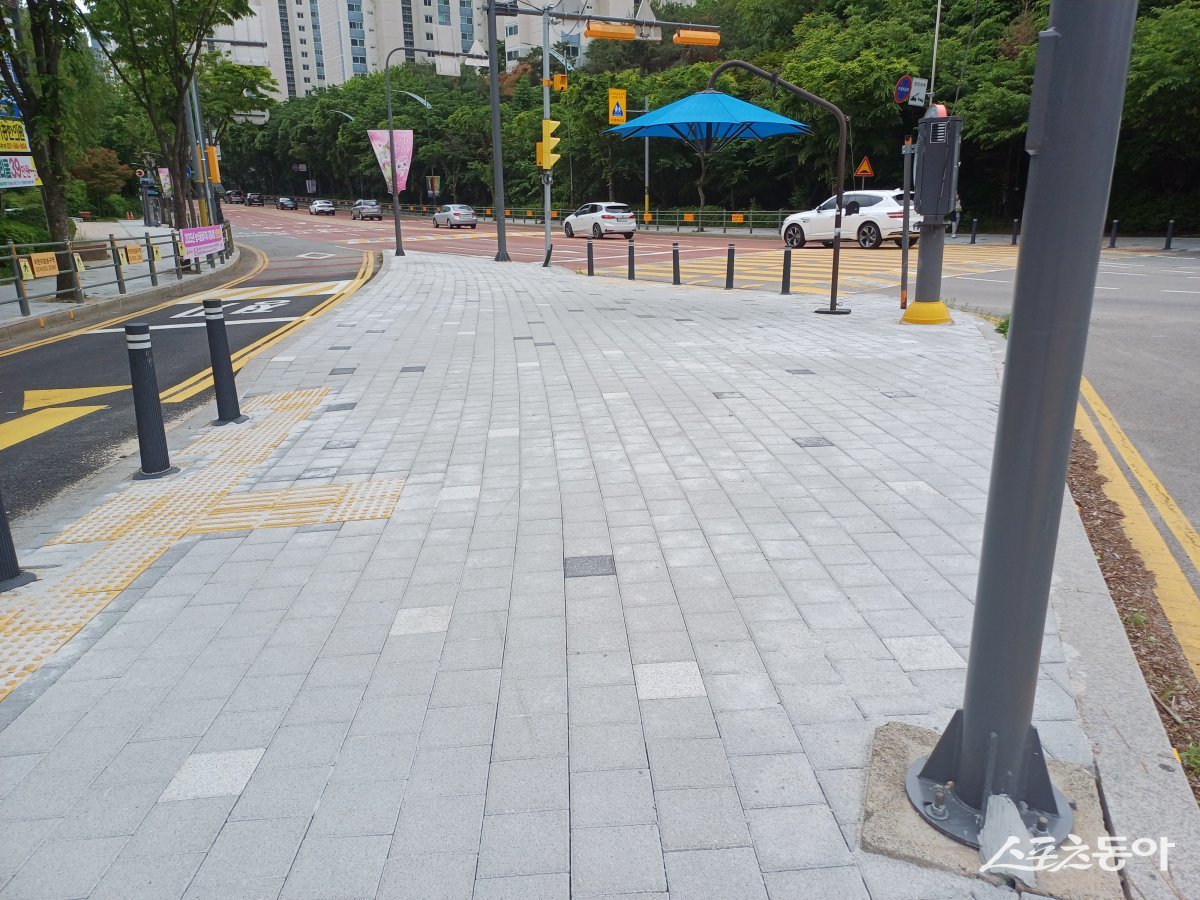 용인특례시(시장 이상일)는 지난 5월 26일, 수지구 내 주요 도로의 보행 환경 개선 사업을 완료했다. 사진제공｜용인시