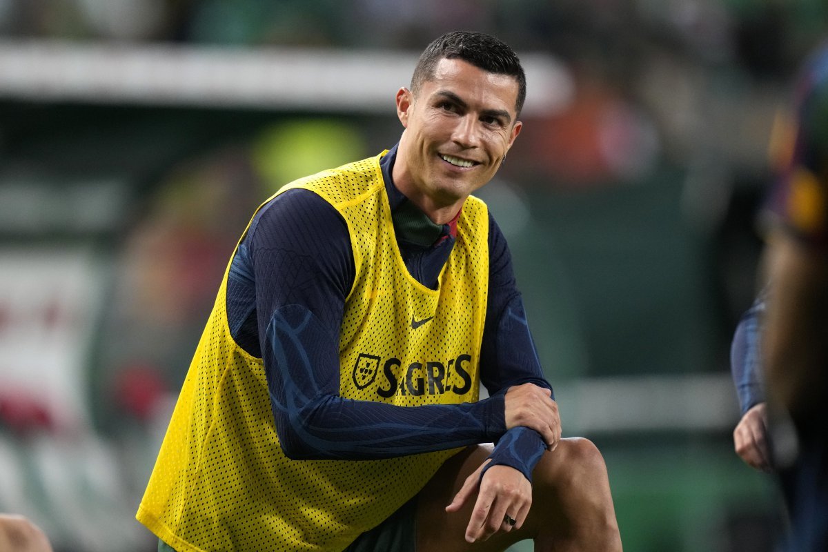 크리스티아누 호날두가 2025 FIFA 클럽월드컵 출전을 강력히 바란다. 소속팀 알나스르와 재계약 가능성이 낮은 가운데, 비유럽 출전팀 이적도 불사할 것으로 보인다. AP뉴시스