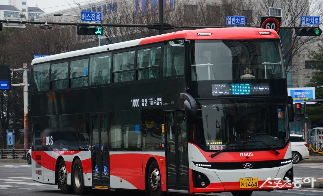  1000번 2층 버스. 사진제공ㅣ고양시