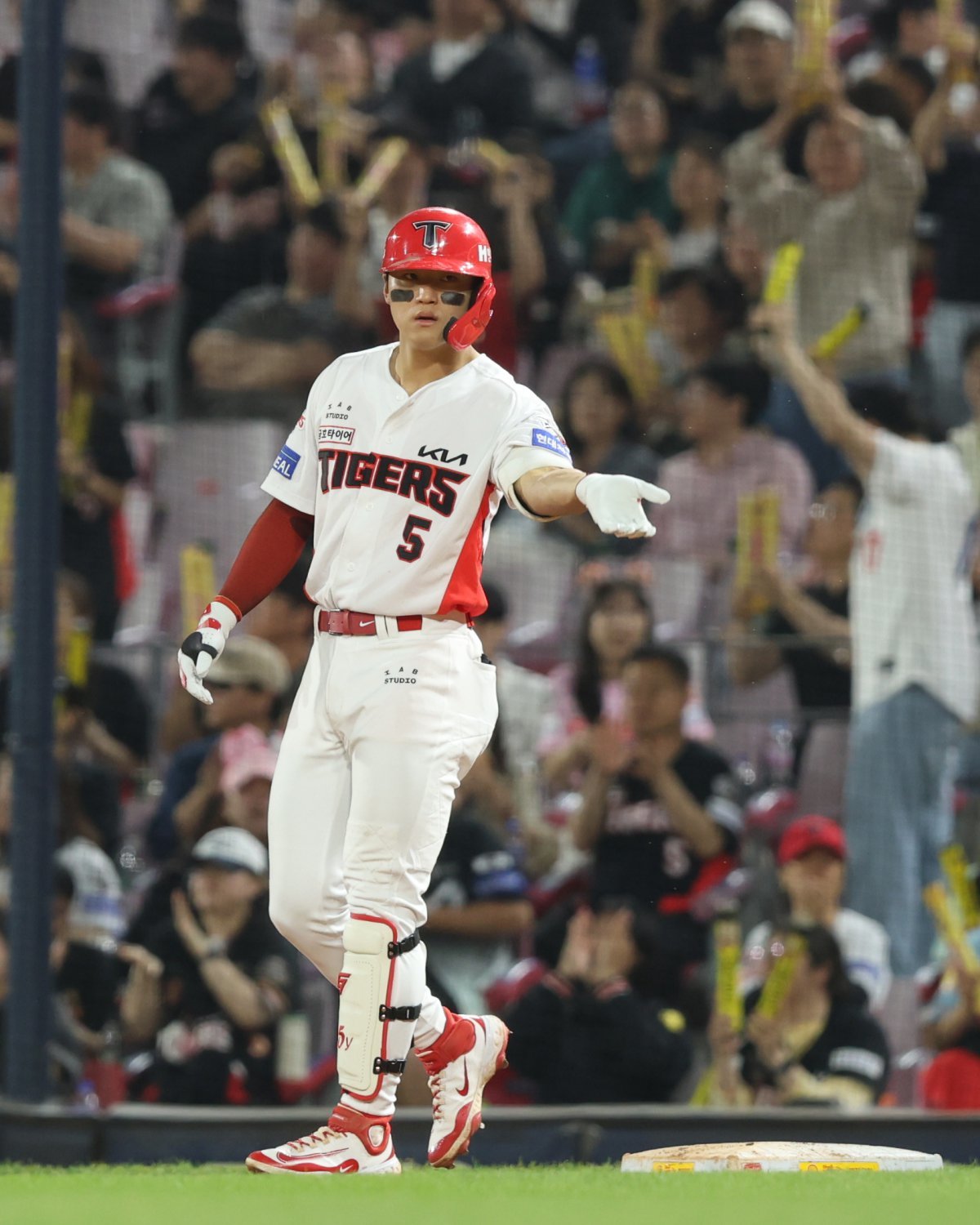 KIA 김도영은 지난 27일 광주-기아챔피언스필드에서 열린 키움전에서 우측 햄스트링 부상을 입었다. 개막전에 입은 좌측 햄스트링 부상에 이어 이번엔 우측 햄스트링을 다쳤다. ‘Grade2’ 진단이 나와 재검진까지만 4주가 필요한 상황이다. 사진제공|KIA 타이거즈