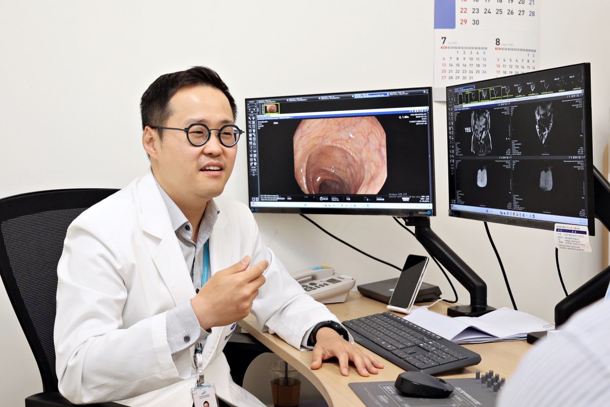 신승용 중앙대광명병원 소화기내과 교수는 과민성장증후군에 대해 “조급해하지 말고 꾸준히 자신에게 맞는 방식으로 접근하면 증상은분명히 나아질 수 있다”고 조언했다 사진제공 |중앙대광명병원