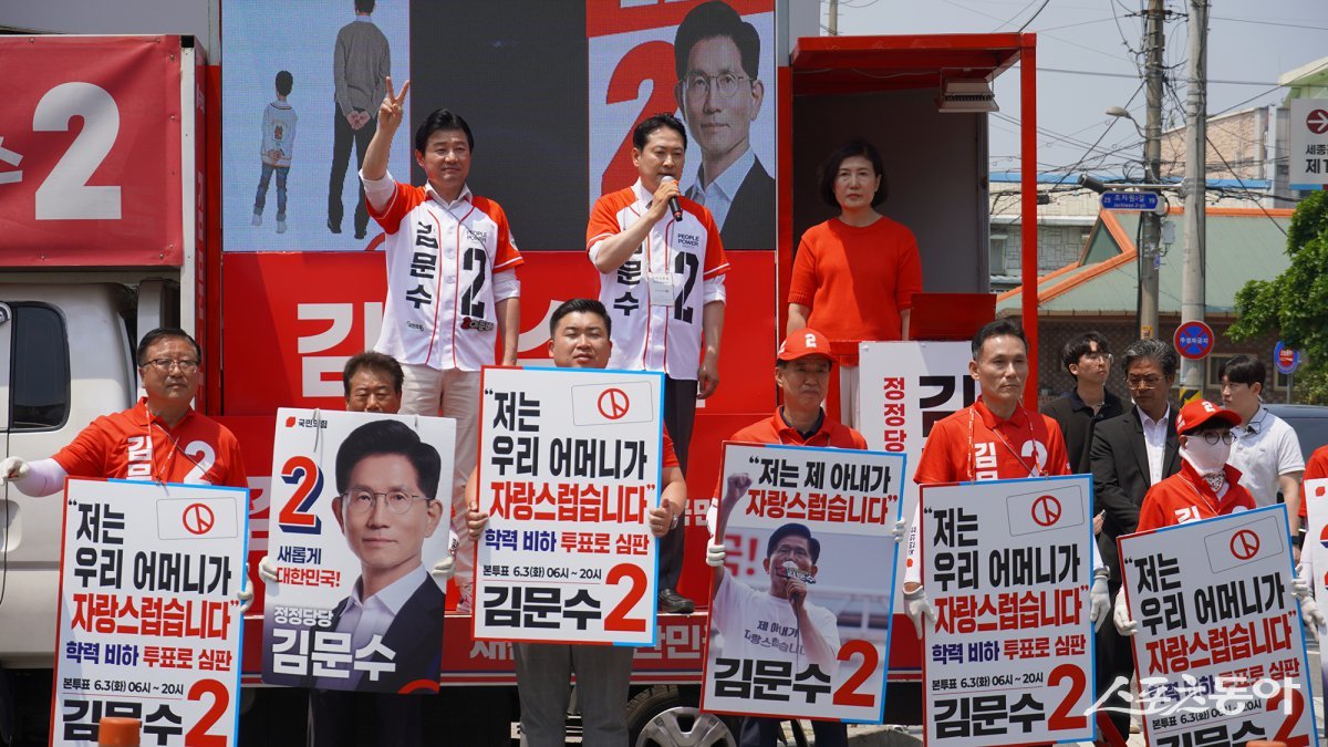 장동혁 중앙선대위 종합상황실장(충남 보령·서천 국회의원)은 이날 오전 11시 30분 조치원 전통시장을 찾아 지원 유세를 펼치고 시장을 순회하며 시민들과 만났다. 사진제공|국민의힘 세종시 선거대책위원회